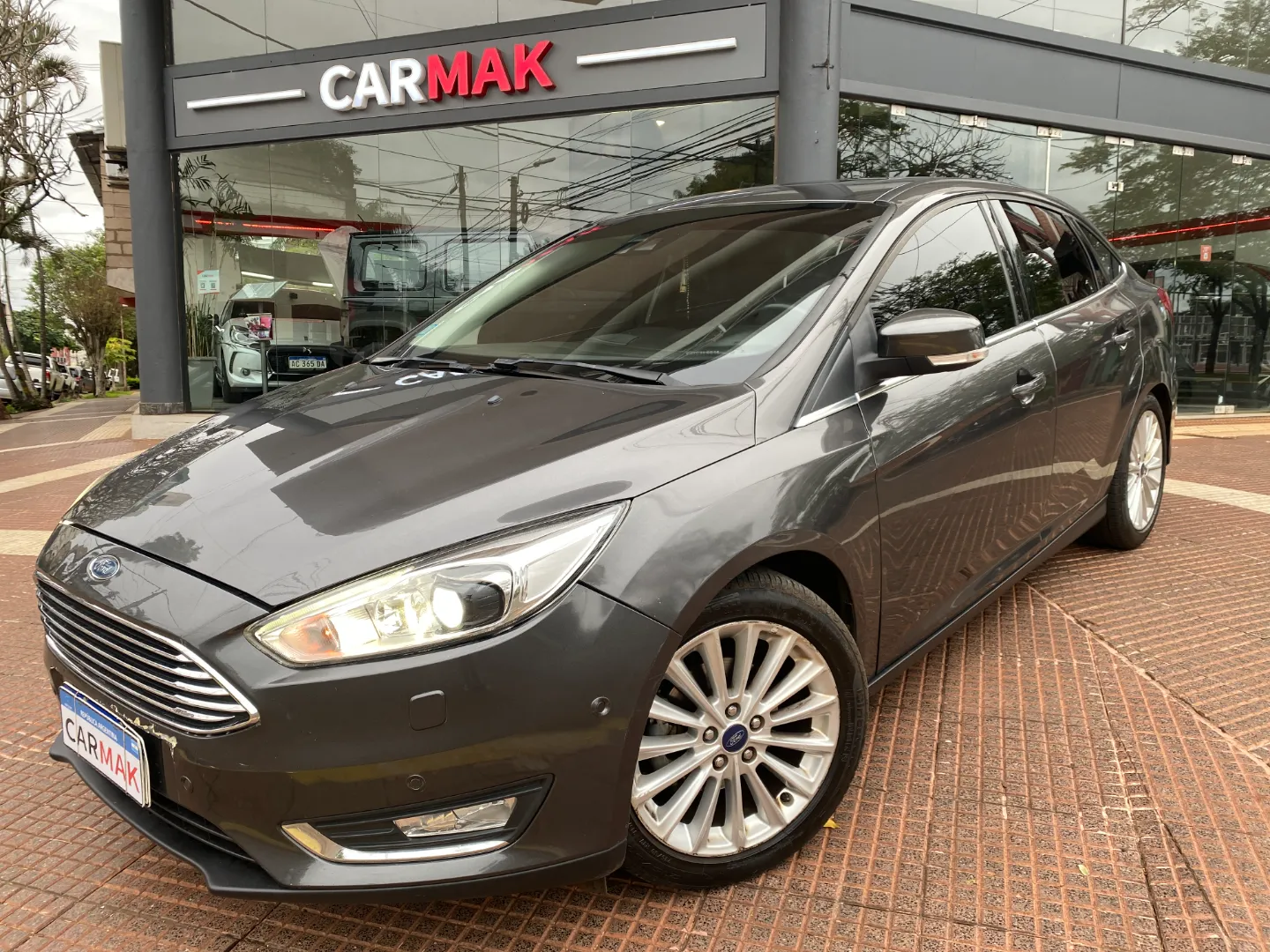 FORD FOCUS KINETIC DESIGN ATTRACTION - Vista principal