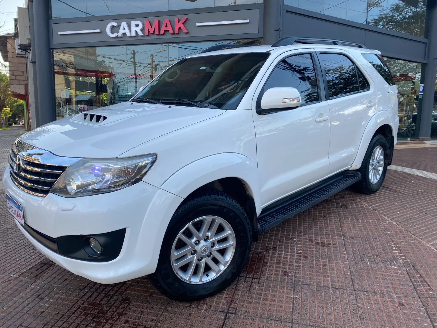 TOYOTA HILUX SW4 - Vista principal
